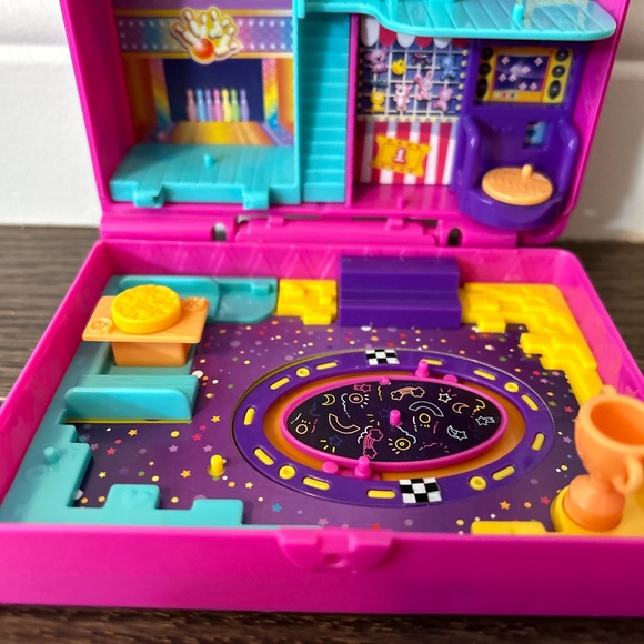 Polly Pocket Pink RACE & ROCK
ARCADE - Picture 5 of 6